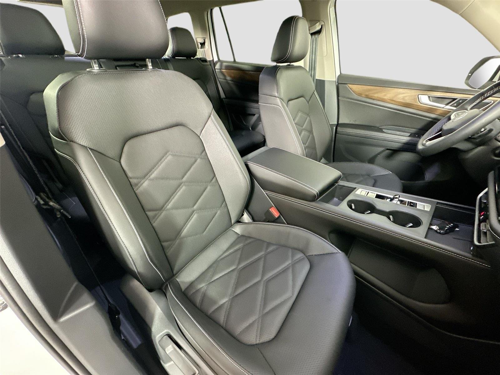 New 2026 Opal White Pearl Volkswagen 2.0T SE image 27