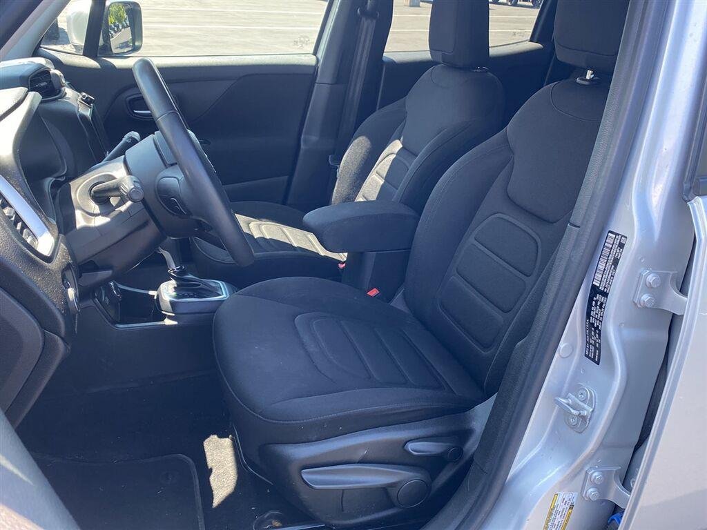Used 2021 Glacier Metallic Clearcoat Jeep Latitude image 2