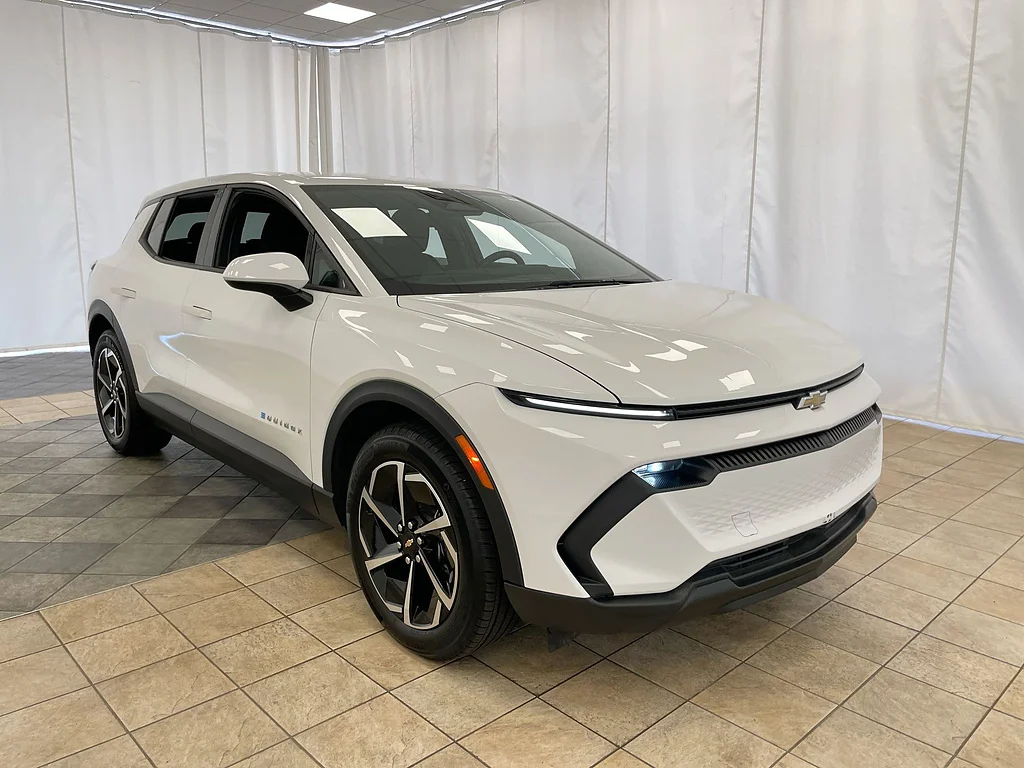 Used 2025 Summit White Chevrolet LT image 33