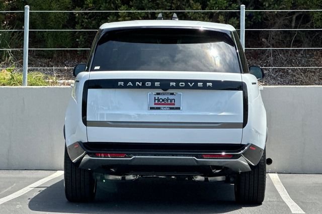 New 2026 Fuji White Land Rover SE image 4