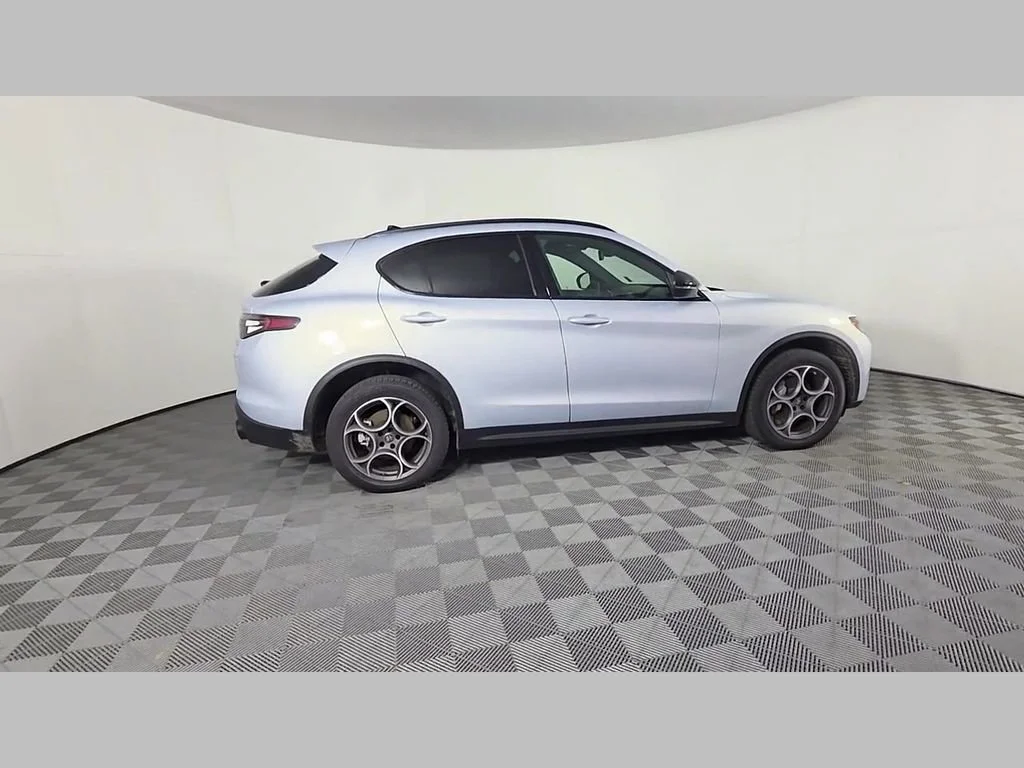 New 2026 Moonlight Gray Metallic Alfa Romeo Base image 24