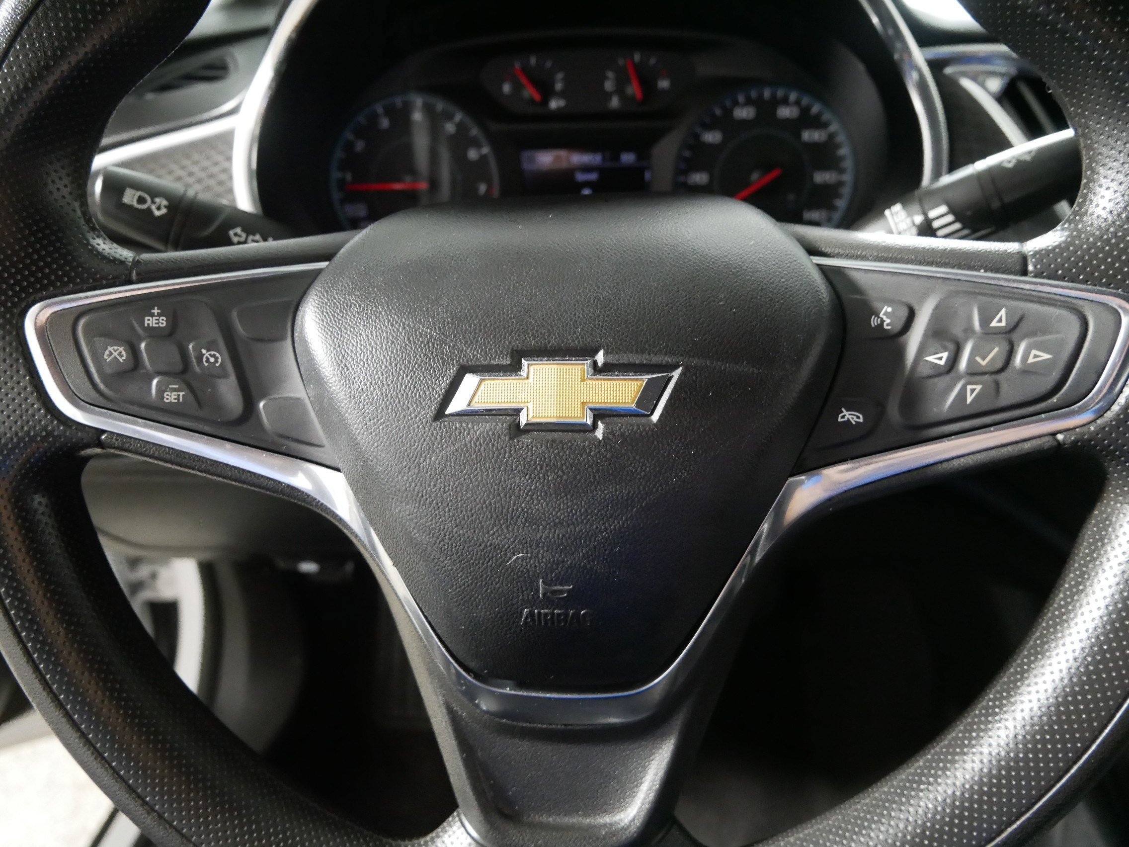 Used 2020 SUMMIT WHITE Chevrolet LT image 25