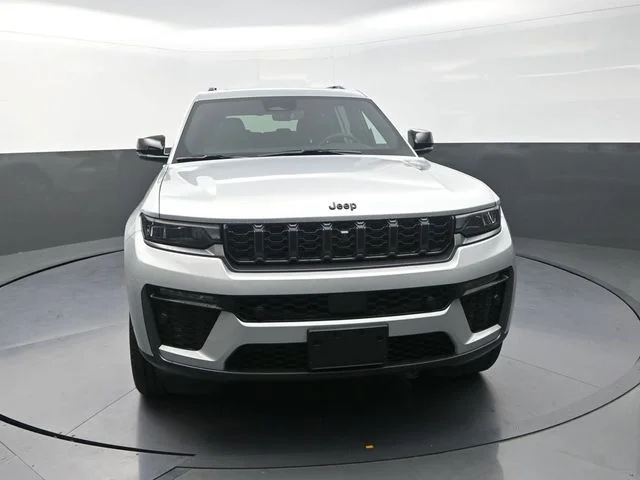 New 2026 Silver Zynith Exterior Paint Jeep  image 4