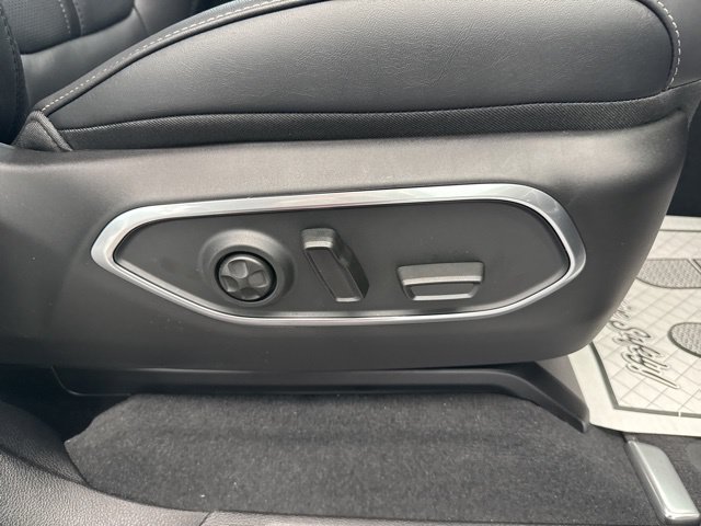 New 2026 High Gloss Black Exterior Paint Jeep Limited Altitude image 17