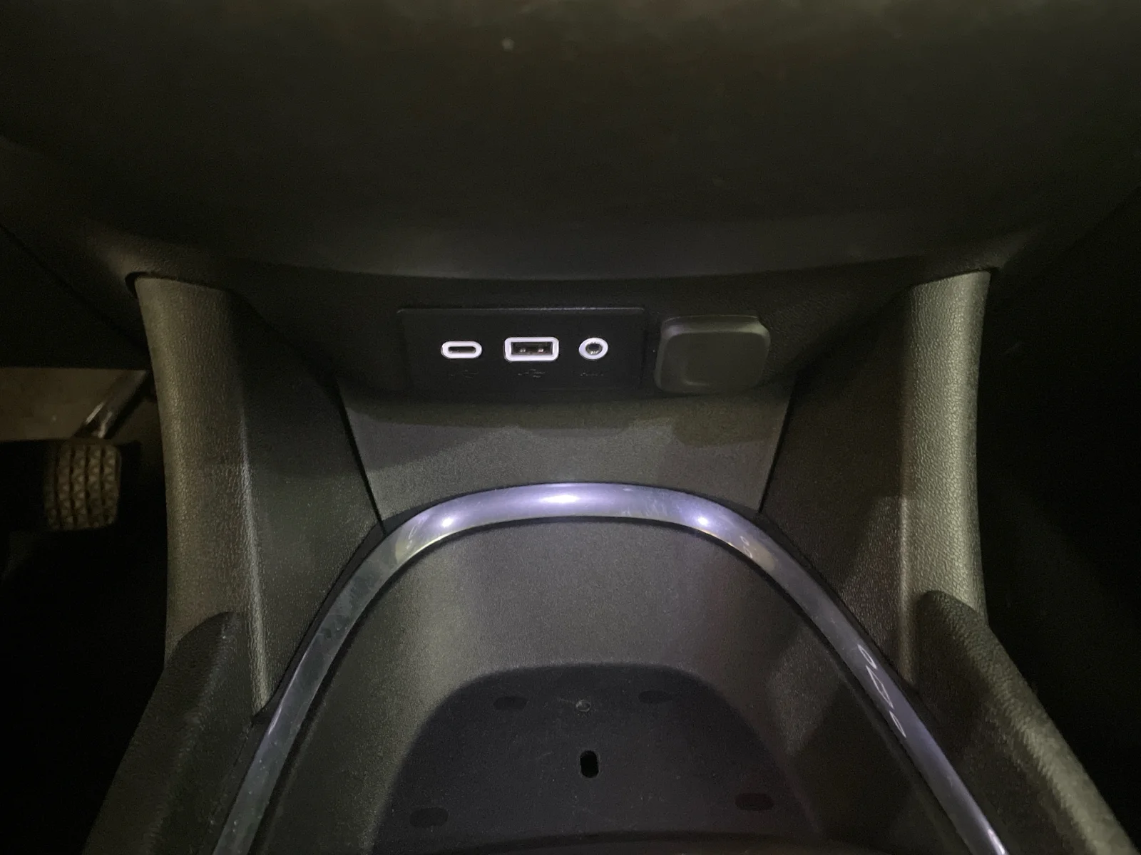 Used 2024 Summit White Chevrolet LT image 21