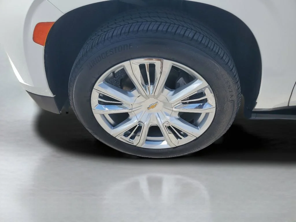 Used 2023 Summit White Chevrolet High Country image 27