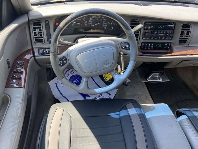 Used 2000 Green Buick Base image 9