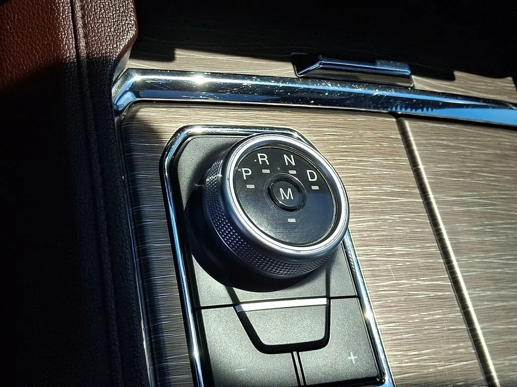 Used 2024  Ford Limited image 22