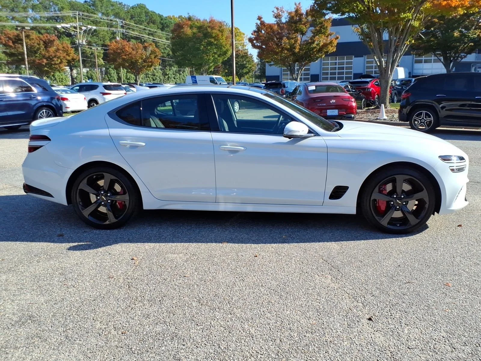 Certified Used 2026 Uyuni White Genesis 3.3T Sport Prestige image 7
