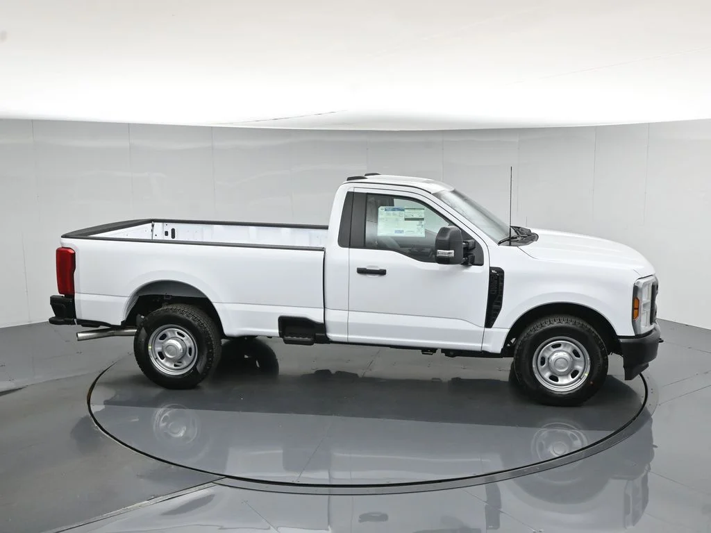New 2027 Oxford White Ford XLT image 48