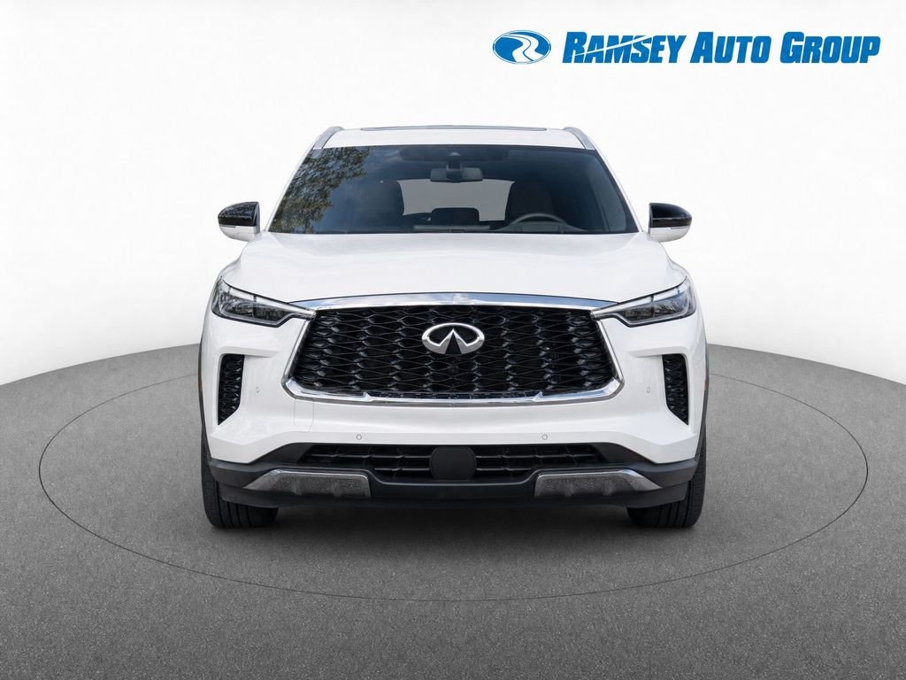 Certified Used 2023 White INFINITI LUXE image 4