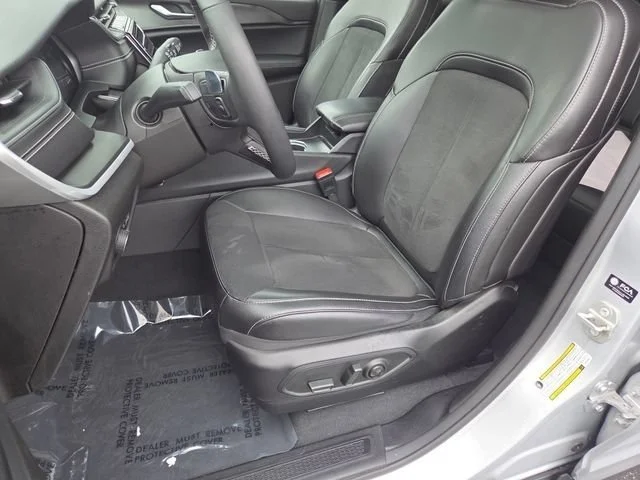 Used 2024 Silver Zynith Jeep Altitude X image 6