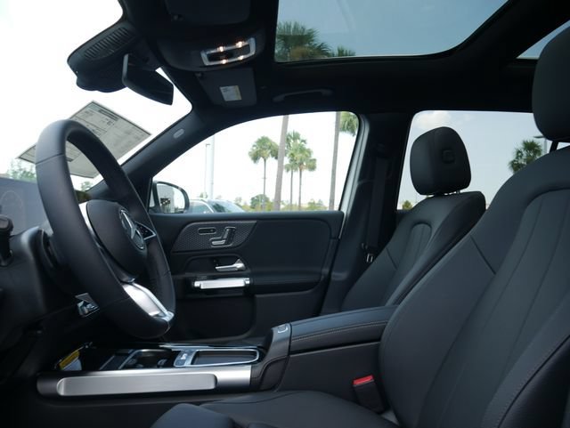 New 2026 Polar White Mercedes-Benz GLB 250 image 42