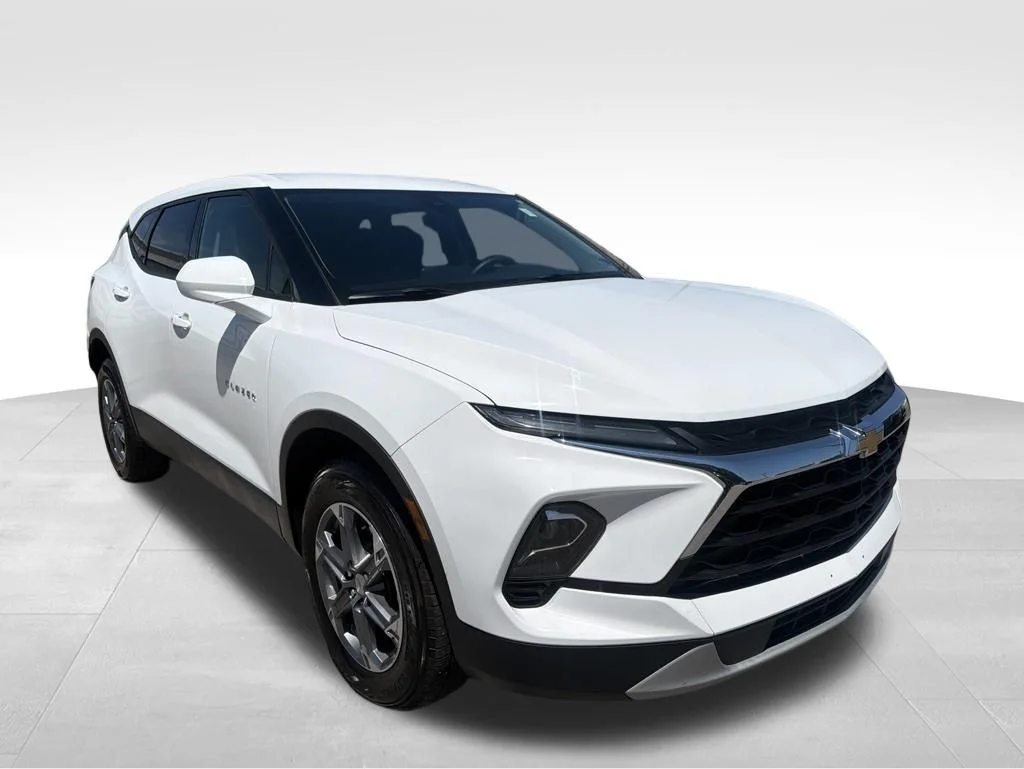 Used 2023 White Chevrolet LT image 8