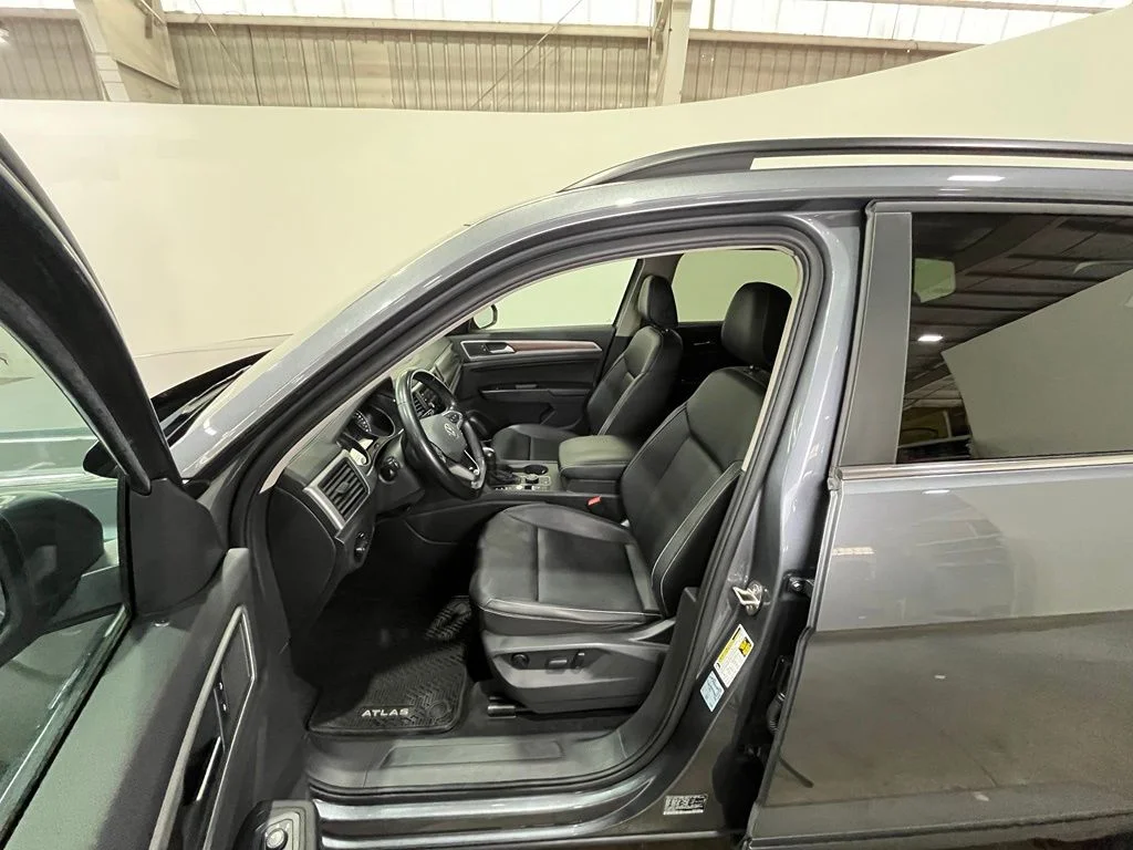 Used 2021 Gray Volkswagen 3.6L V6 SE w/Technology image 17