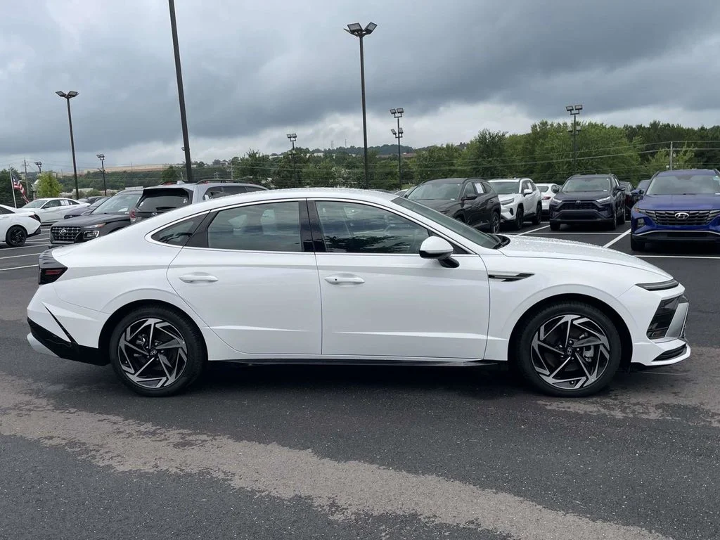 Certified Used 2026 White Hyundai SEL Sport image 2