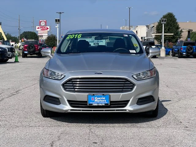 Used 2016 Silver Ford SE image 2