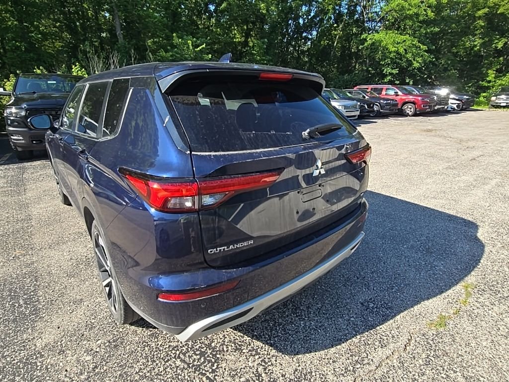 Used 2024 Blue Mitsubishi SE image 5