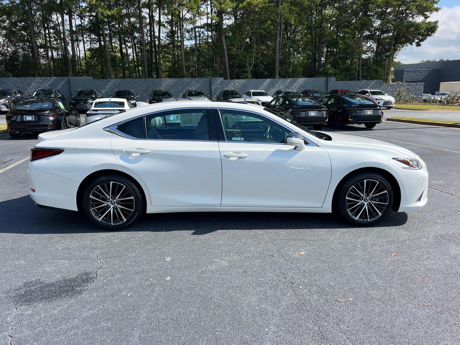 Used 2025 Eminent White Pearl Lexus Base image 4