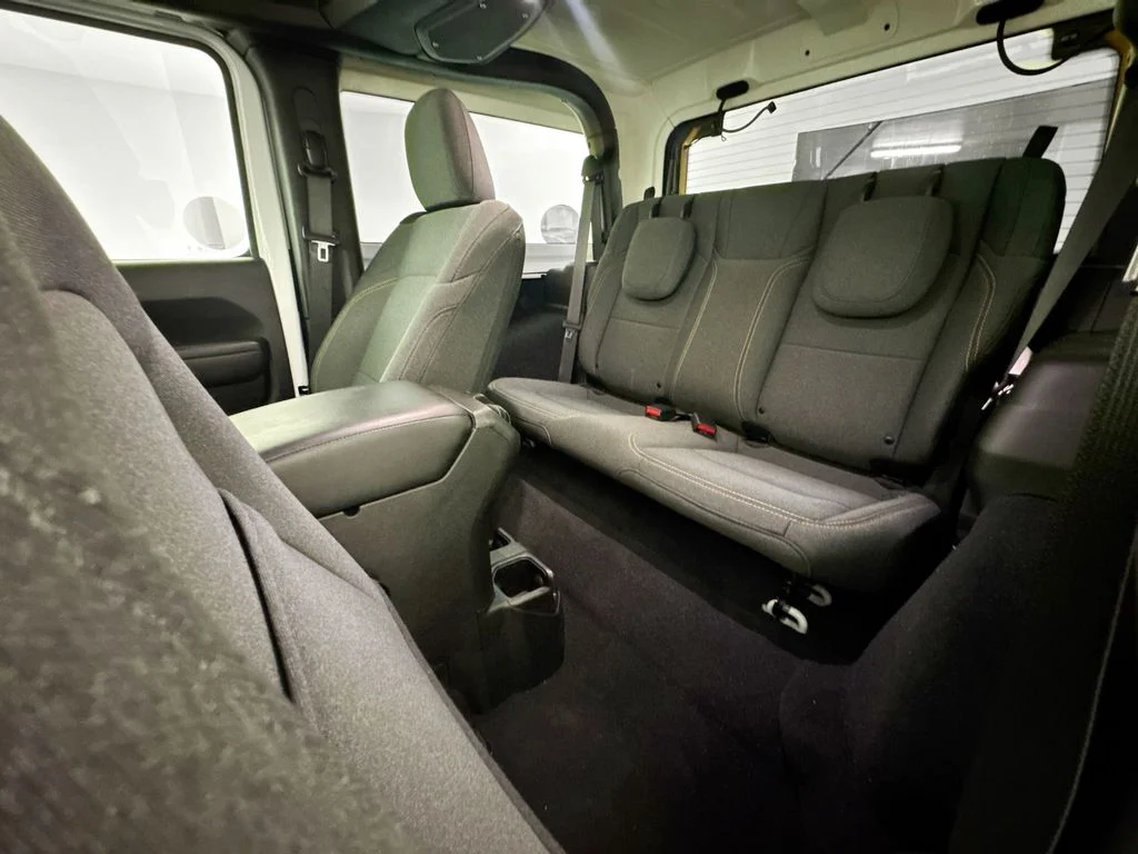 Used 2025 White Jeep Sport S image 23