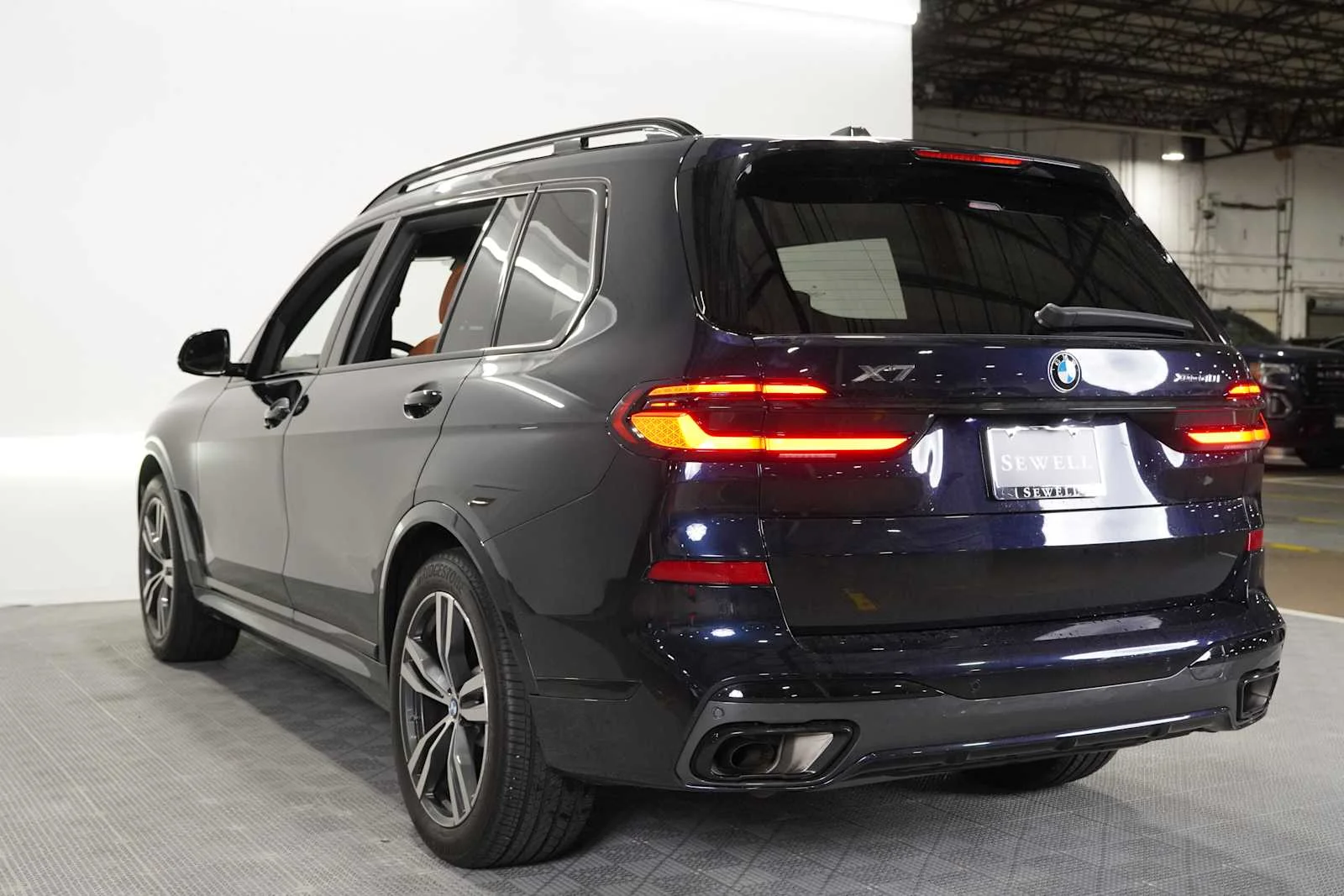 Certified Used 2024 Carbon Black Metallic BMW xDrive40i image 6