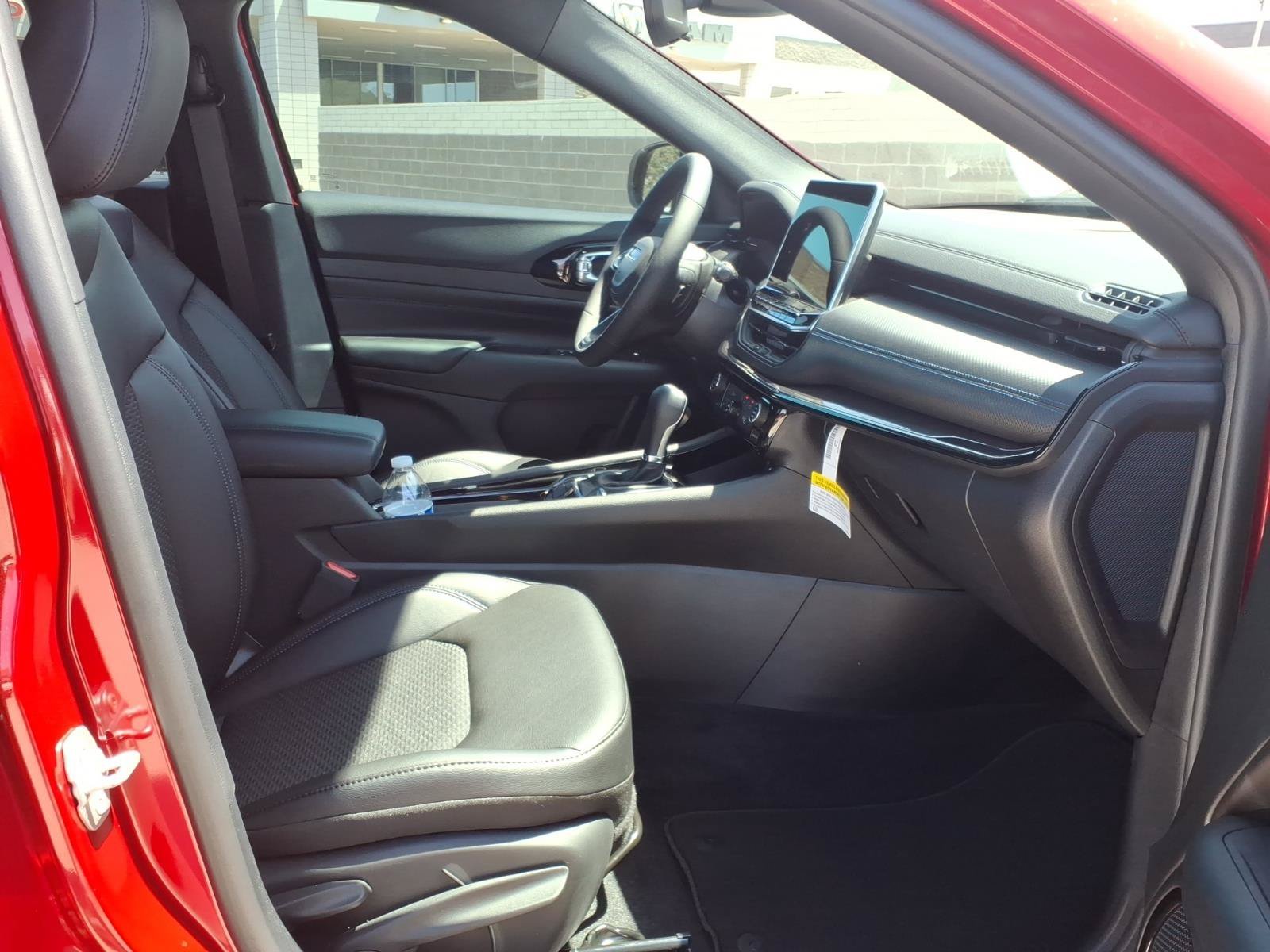 New 2026 Red Hot Pearlcoat Jeep Latitude Altitude image 7