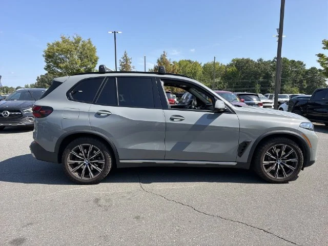 Used 2025  BMW xDrive40i image 5