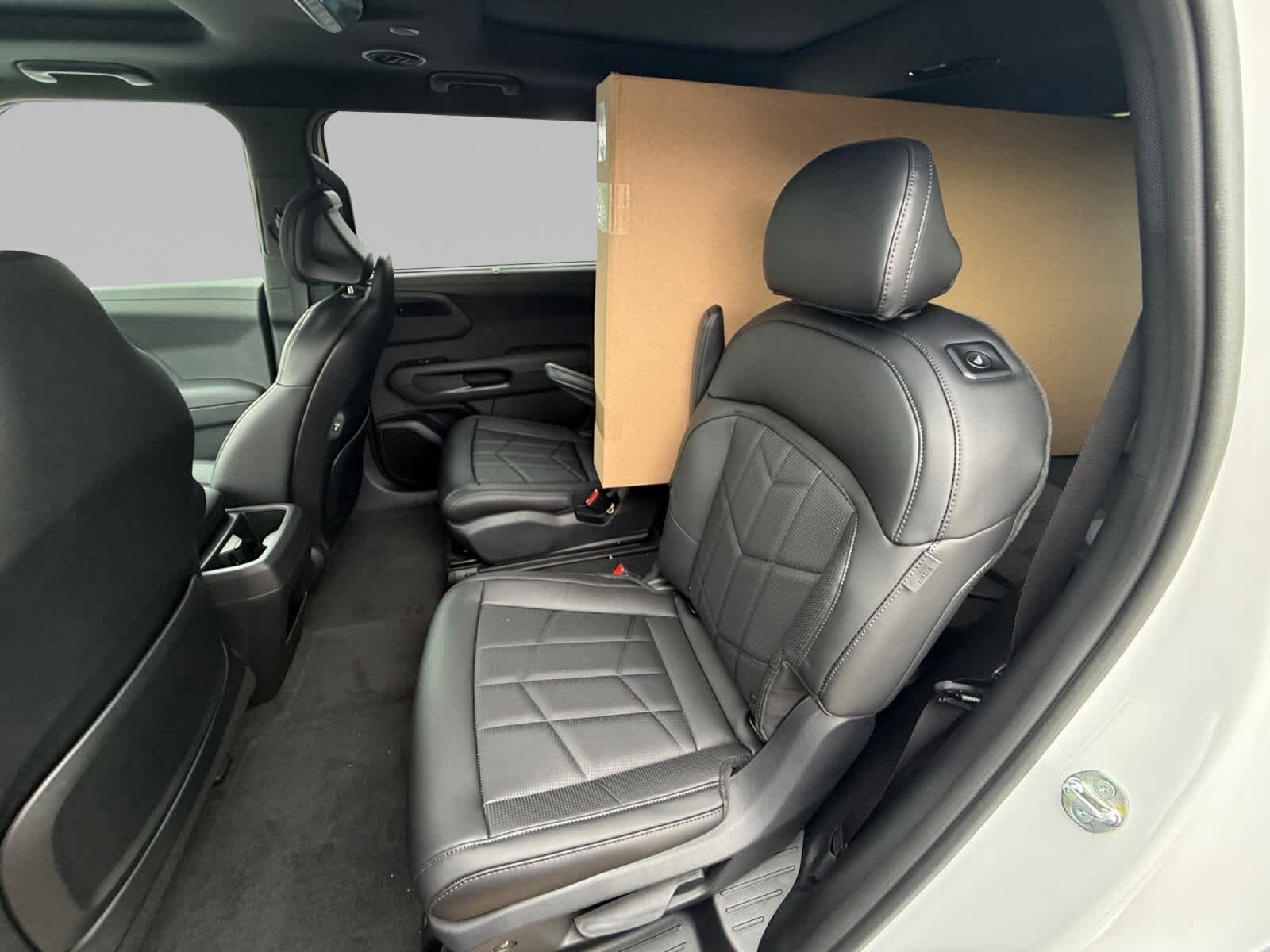 New 2027 Glacial White Pearl Kia X-LINE SX image 22