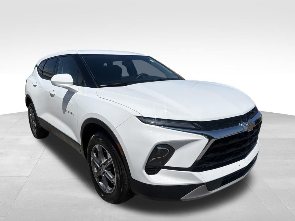 Used 2023 White Chevrolet LT image 8