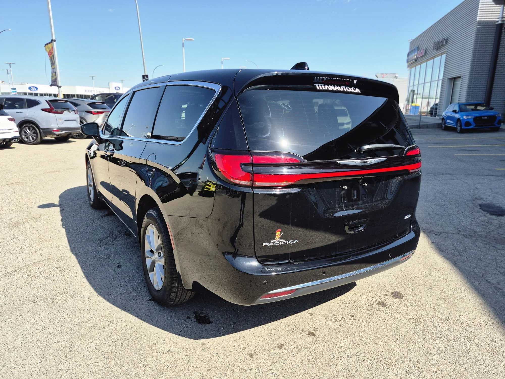 Certified Used 2026 Diamond Black Crystal Pearl Chrysler Select AWD*7 Pass | Adaptive Cruise | Remote Start | Htd Leather | Pano Roof | Htd Wheel | CarPlay image 13