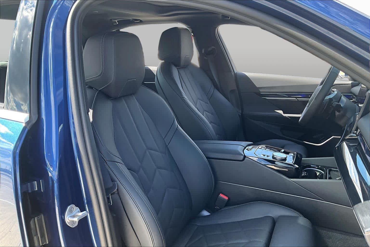 Used 2027 Phytonic Blue Metallic BMW 530i image 8