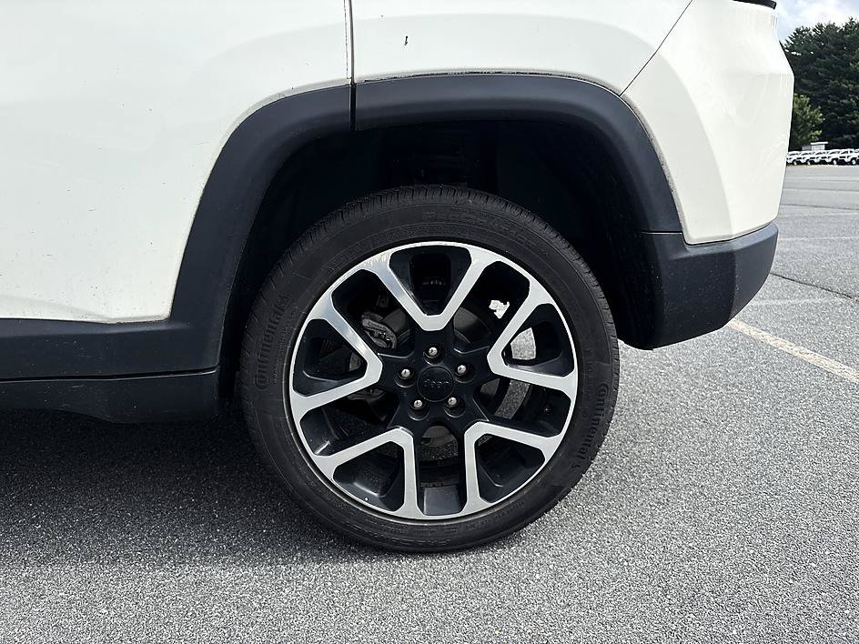 Used 2018 White Clearcoat Jeep Limited image 10