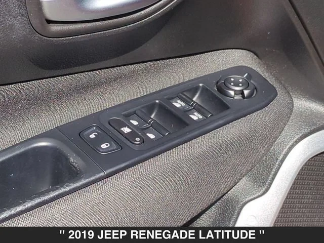 Used 2019 Orange Jeep Latitude 4x4 image 12