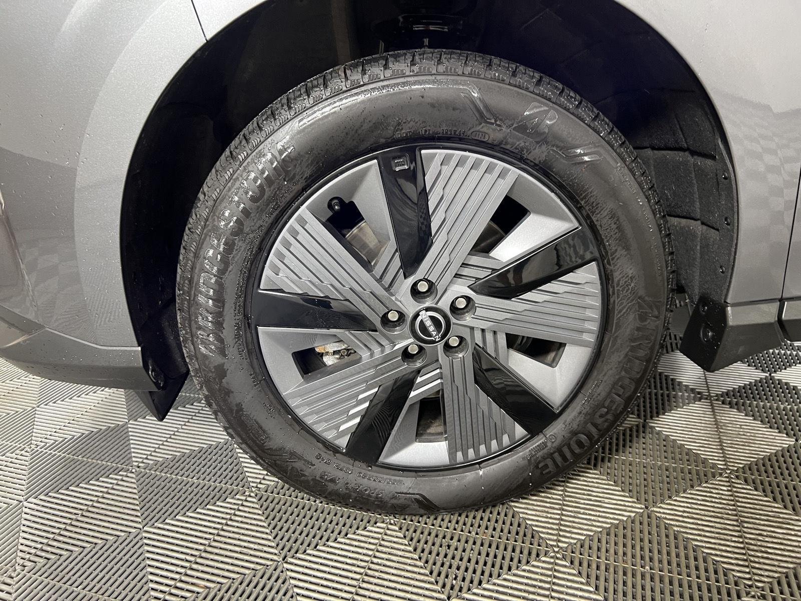 Certified Used 2025 Gun Metallic Nissan SL image 6