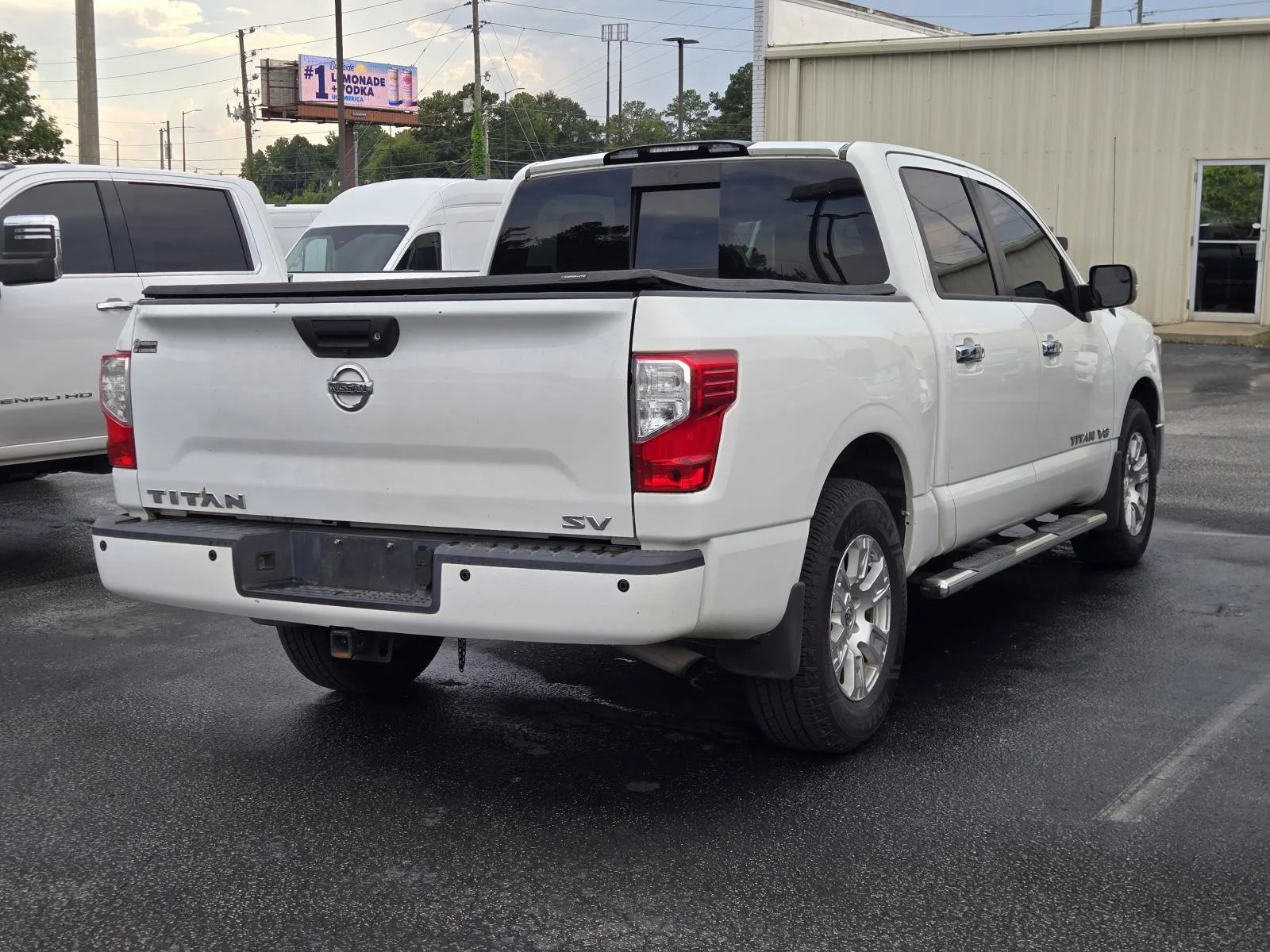 Used 2018 Glacier White Nissan SV image 4