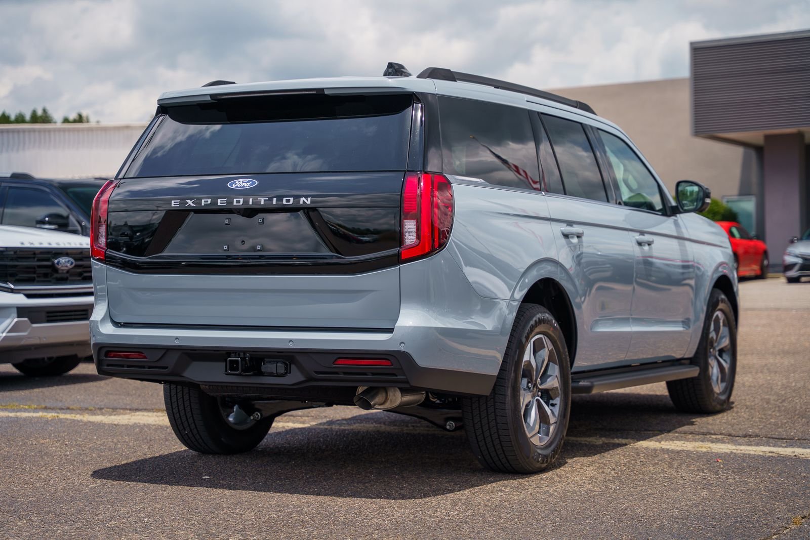 New 2027 Glacier Gray Metallic Tri-Coat Ford Active image 5