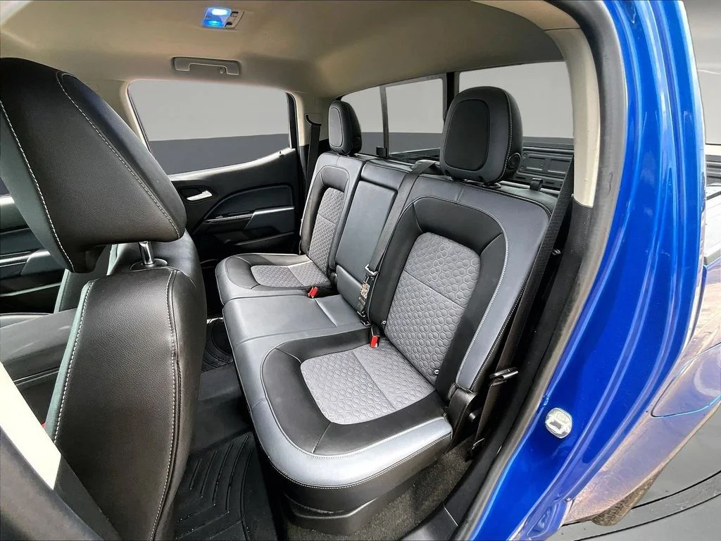 Used 2018 Blue Chevrolet Z71 image 24
