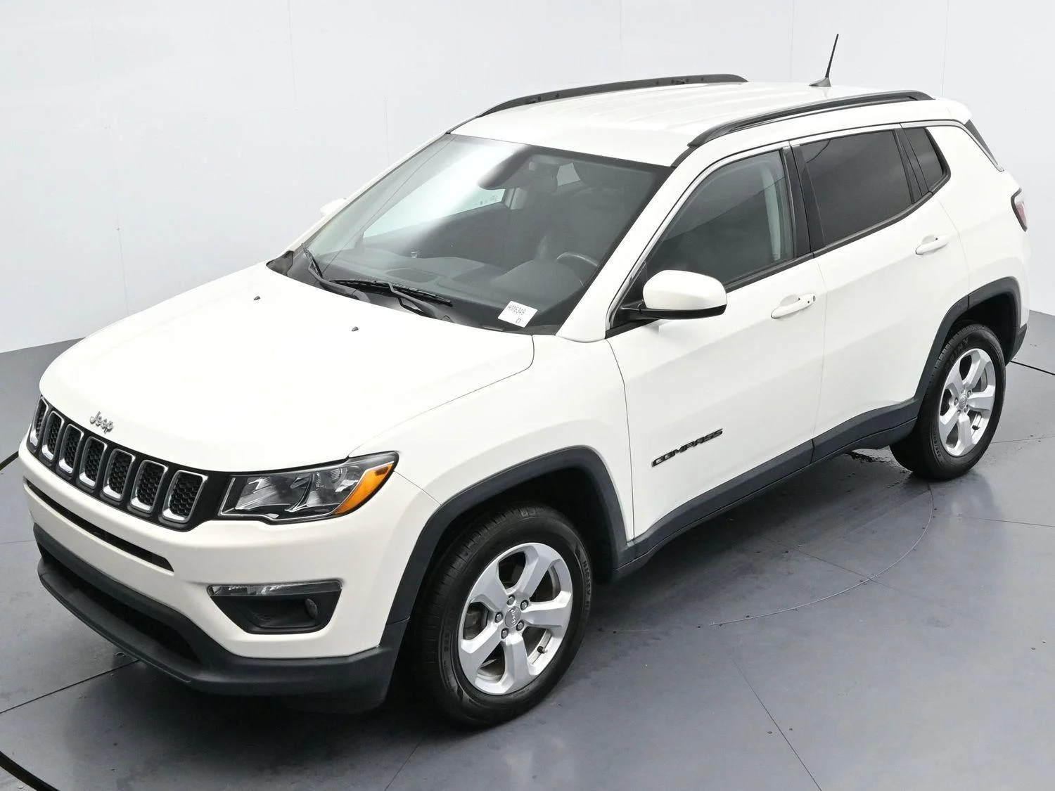Used 2019 White Clearcoat Jeep Latitude image 38