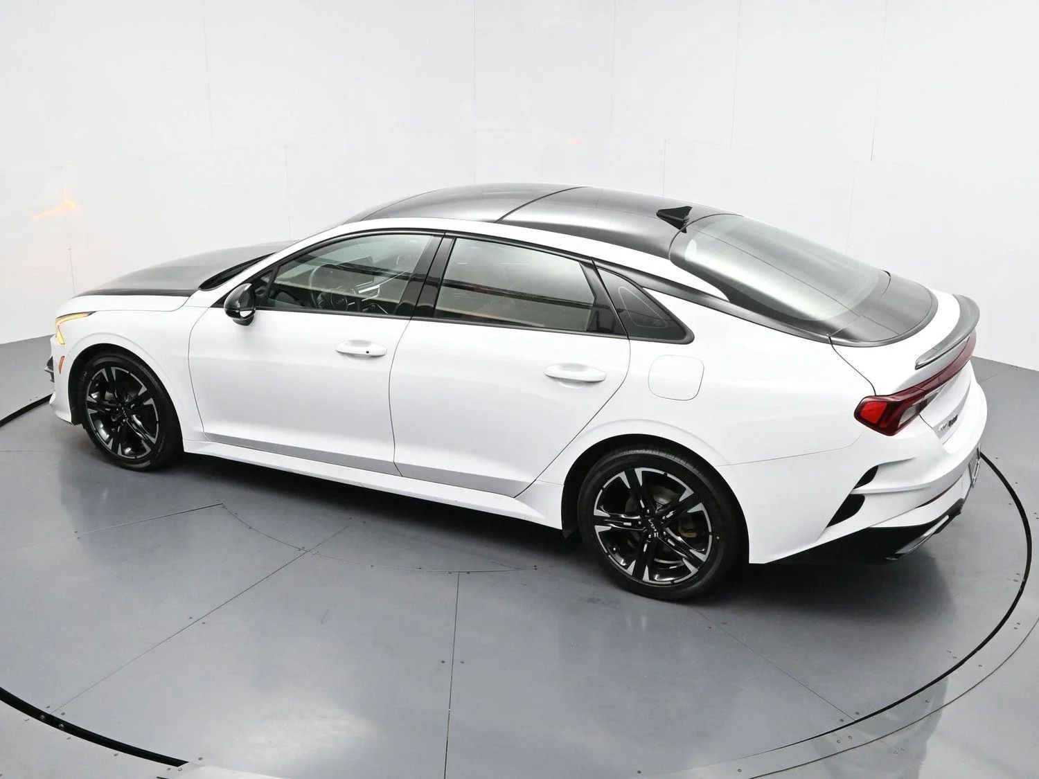 Used 2022 Glacial White Pearl Kia GT-Line image 37