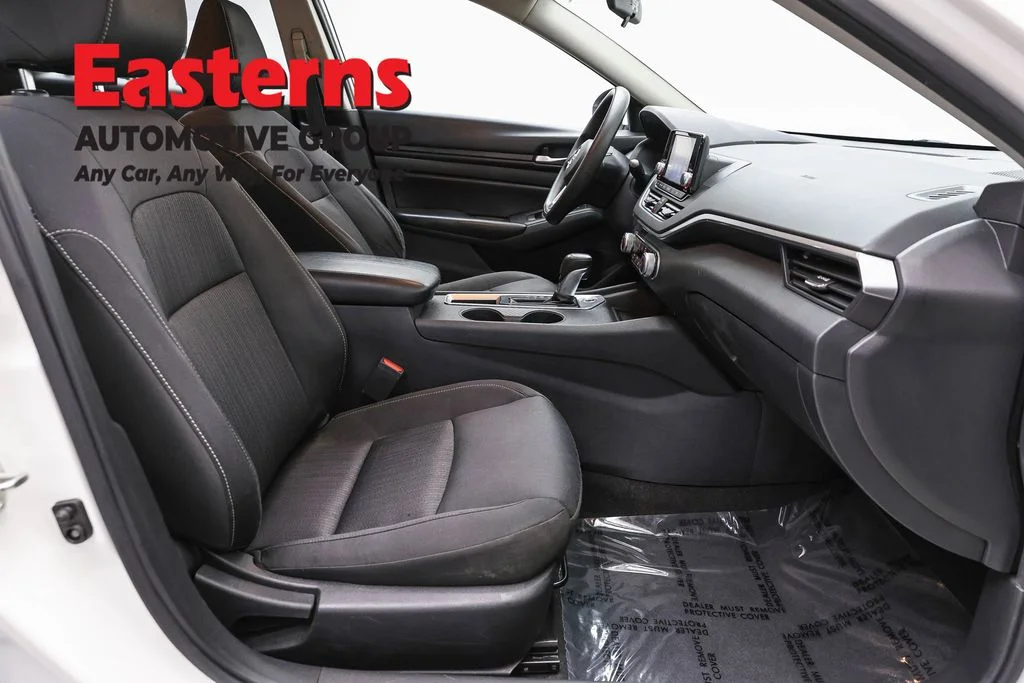 Used 2022 White Nissan 2.5 S image 23