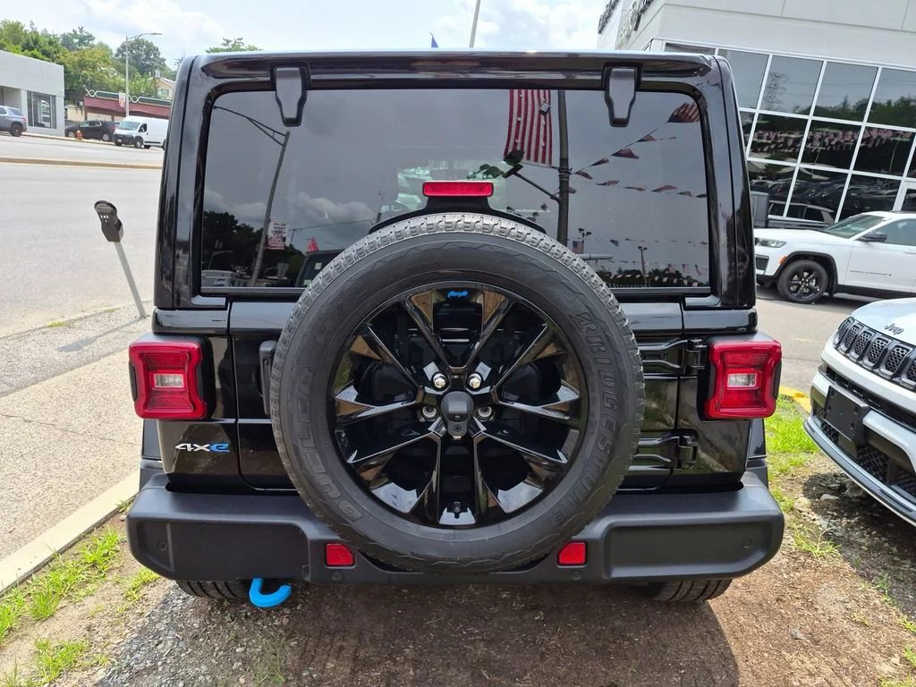 Used 2022 Black Jeep Unlimited Sahara 4xe image 6