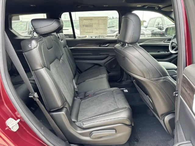 New 2026 Velvet Red Pearl-Coat Exterior Paint Jeep Altitude image 10