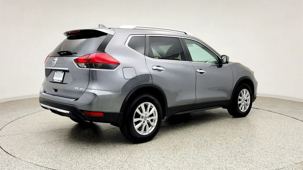 Used 2018 Gun Metallic Nissan AWD SV w/ Premium Package & Navigation image 5