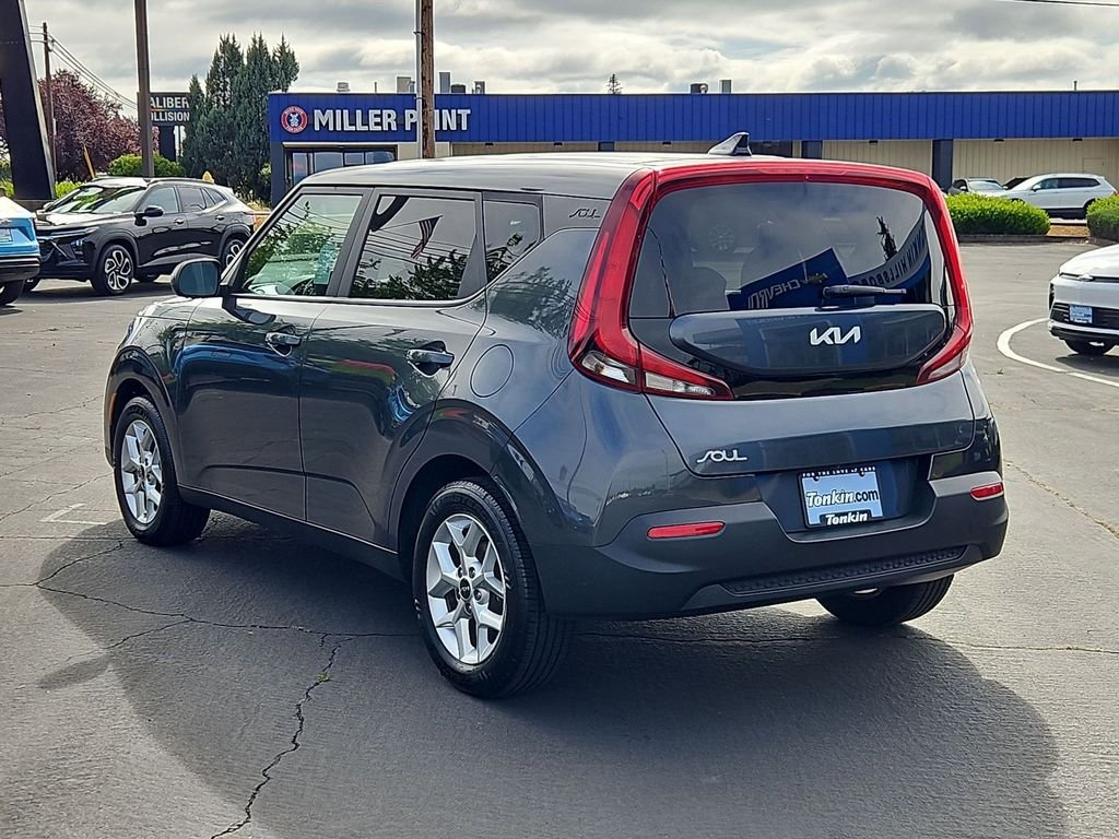 Used 2022 Gravity Gray Kia LX image 3