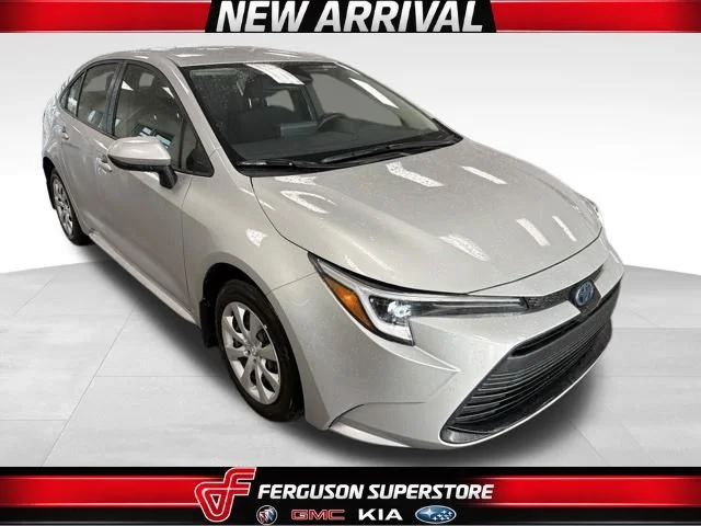 Used 2025 Silver Toyota LE image 1