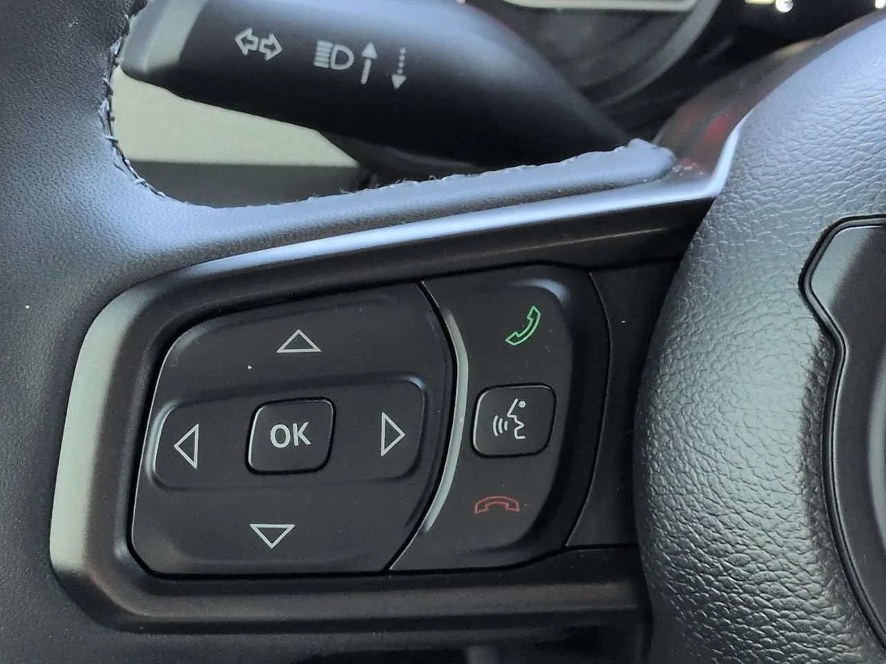 Used 2025 Anvil Clearcoat Jeep Sport S image 23