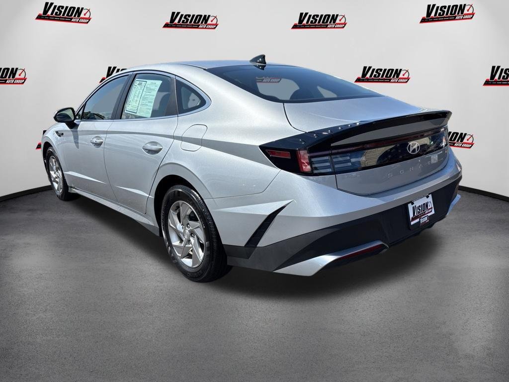 New 2026 Silver Hyundai SE image 3