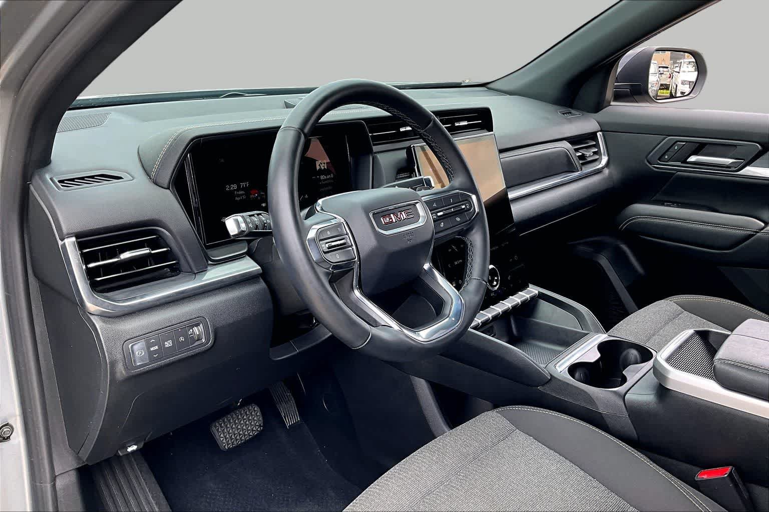 Used 2025 Sterling Metallic GMC FWD Elevation image 16