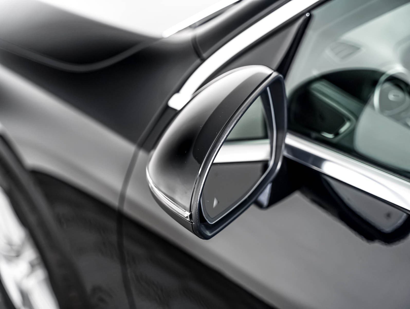Certified Used 2025 Black Mercedes-Benz GLC 300 image 26