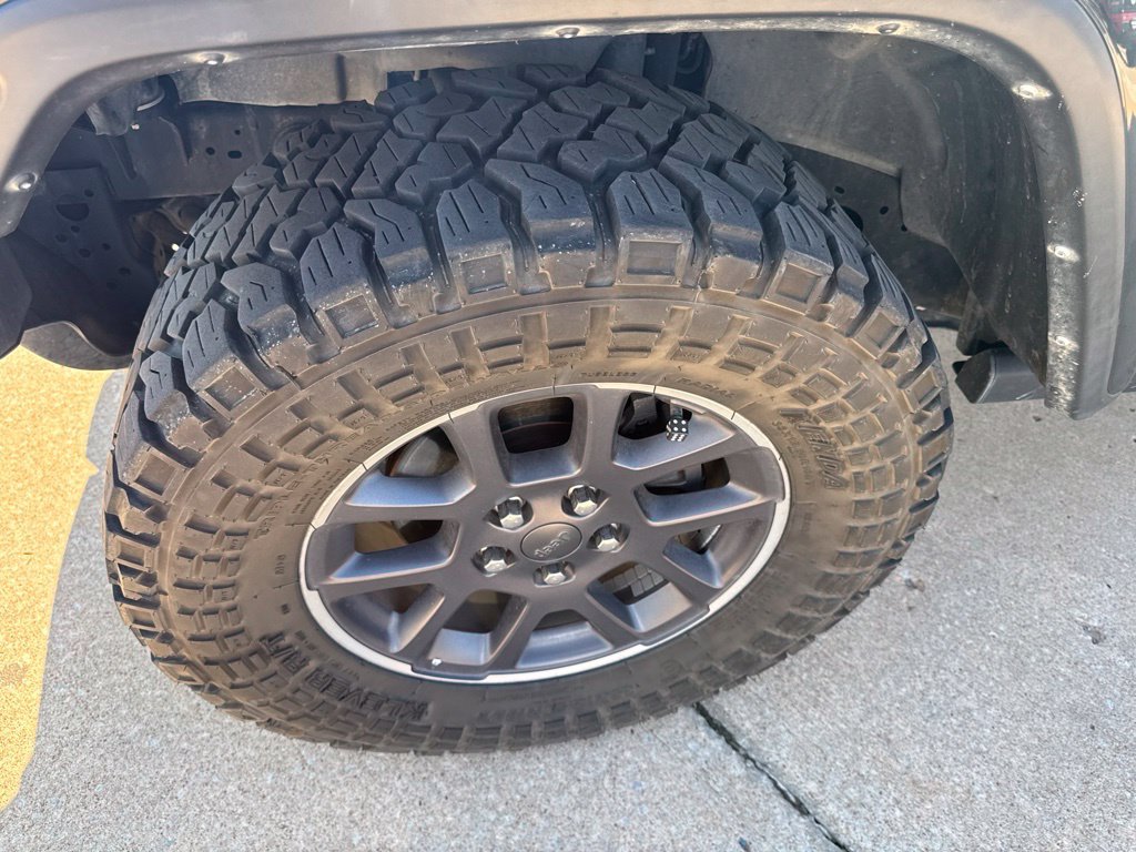 Used 2023 Black Jeep Overland image 9